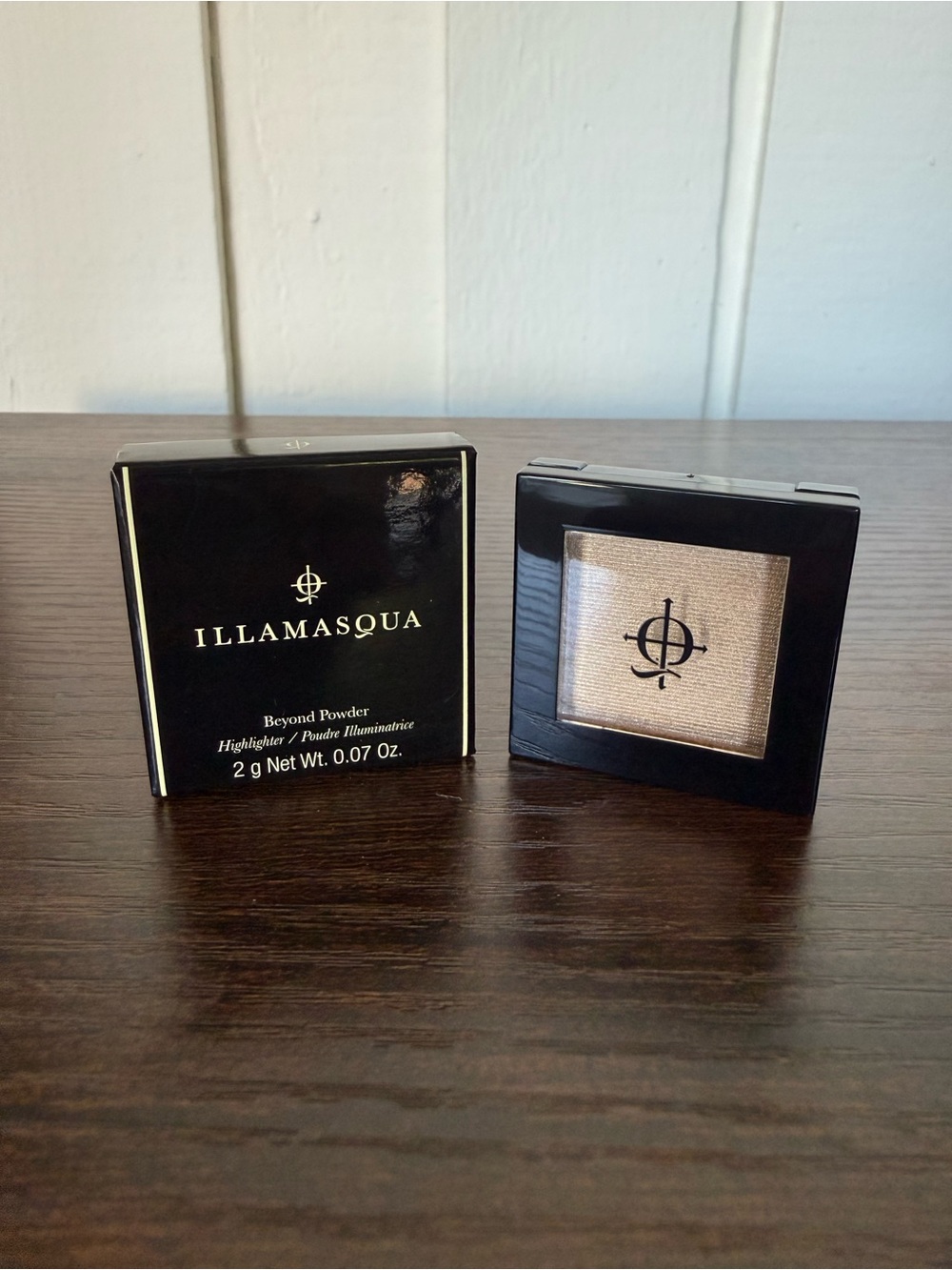 Illamasqua Highlighter Powder in Champagne-Beige